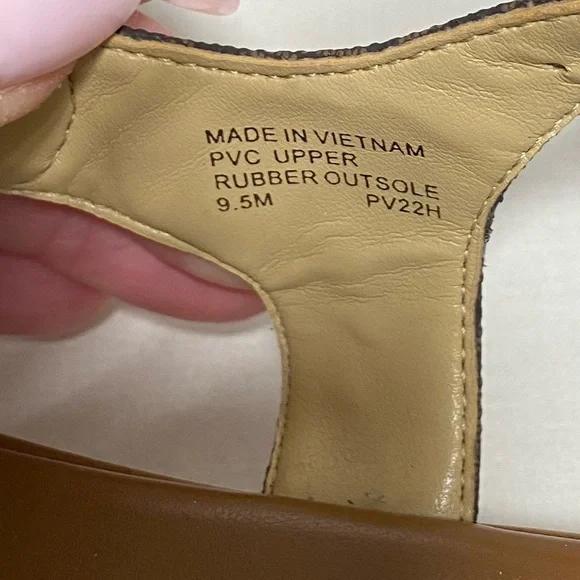 MK - Signature Logo Plate Sandal - 9.5 - Vietnam - Picture 9 of 10